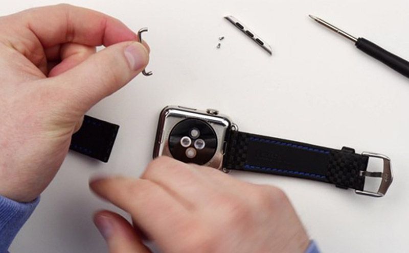 Процесс замена ремешка Apple Watch